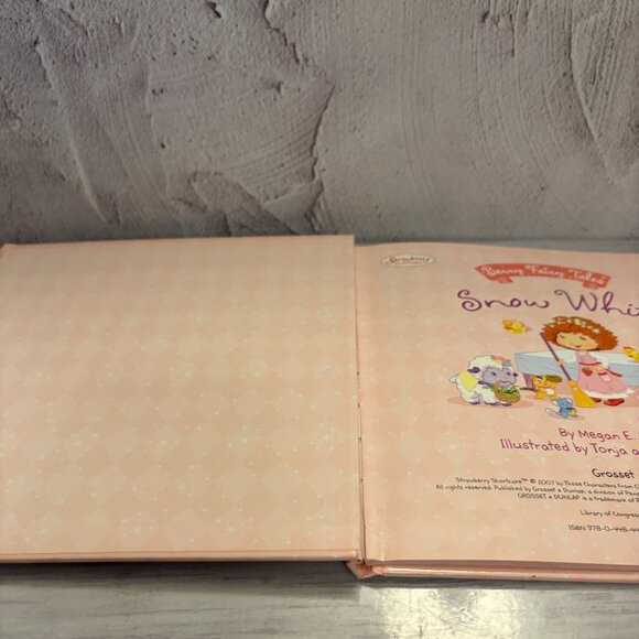 Strawberry Shortcake: Berry Fairy Tales Snow White Kids Book (SKU: 314MI) - Picture 3 of 5